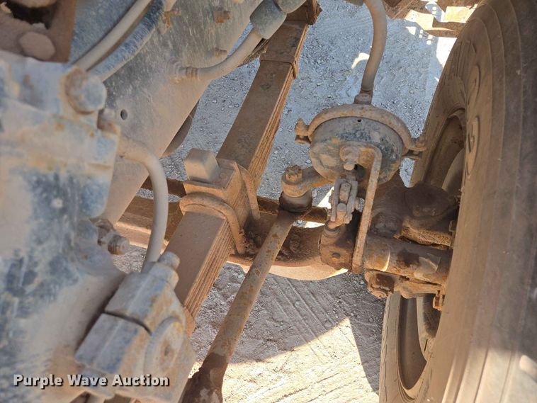 image for item DP8958 1998 Ford truck cab and chassis