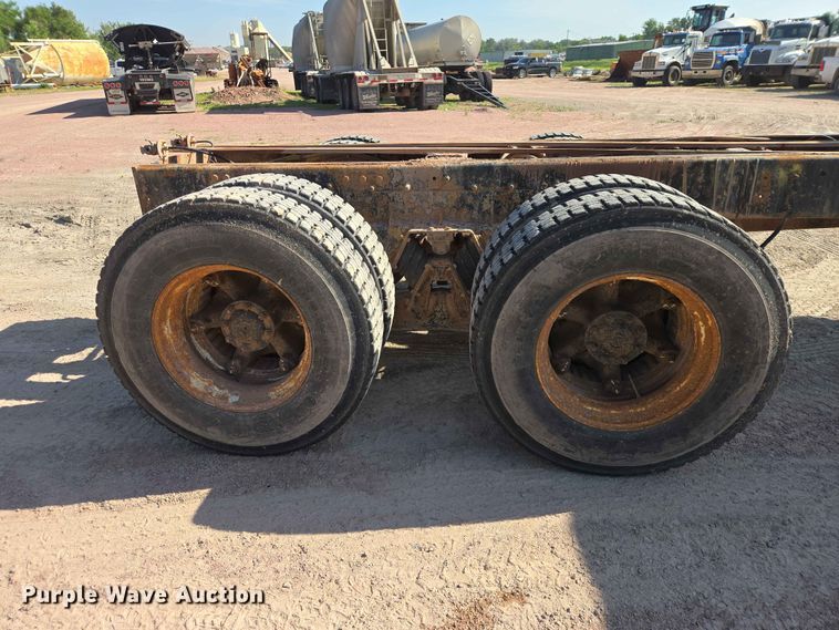 image for item DP8958 1998 Ford truck cab and chassis