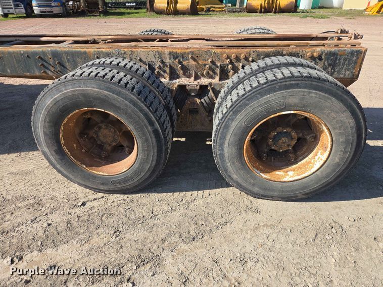 image for item DP8958 1998 Ford truck cab and chassis