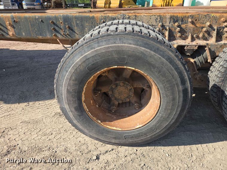 image for item DP8958 1998 Ford truck cab and chassis