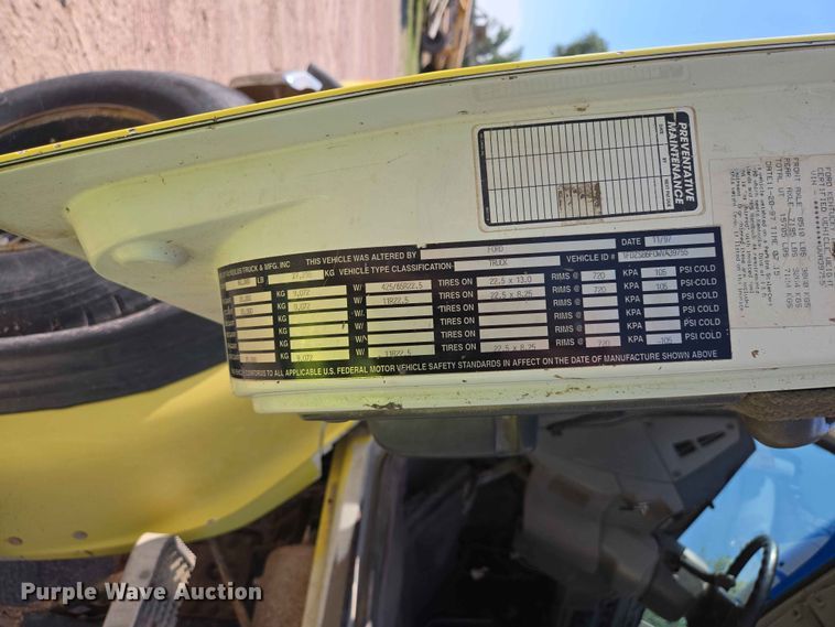 image for item DP8958 1998 Ford truck cab and chassis