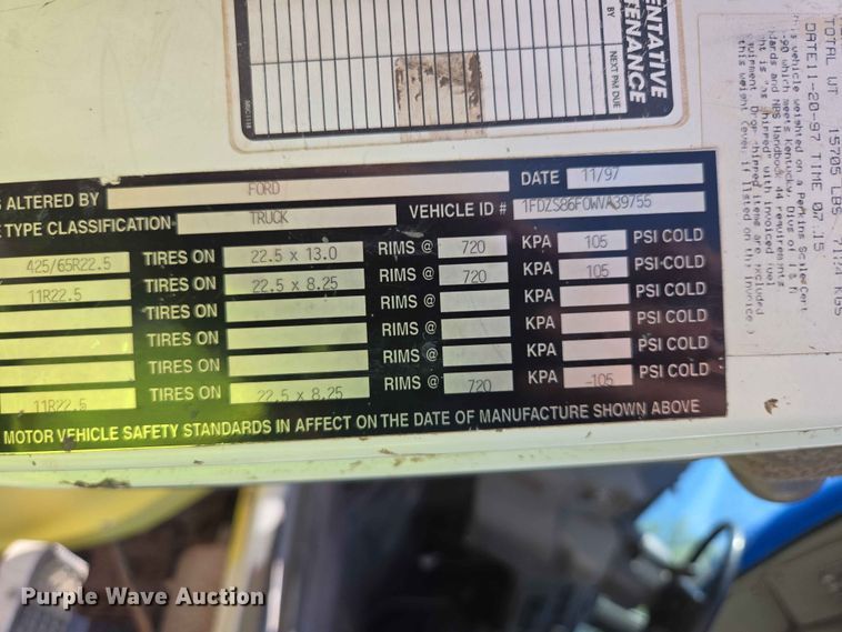 image for item DP8958 1998 Ford truck cab and chassis