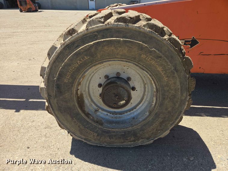 image for item DP8973 2009 JLG 660SJ boom lift