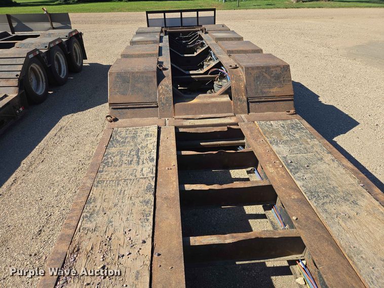 image for item DP8977 1999 Fontaine TH55-FLD lowboy equipment trailer