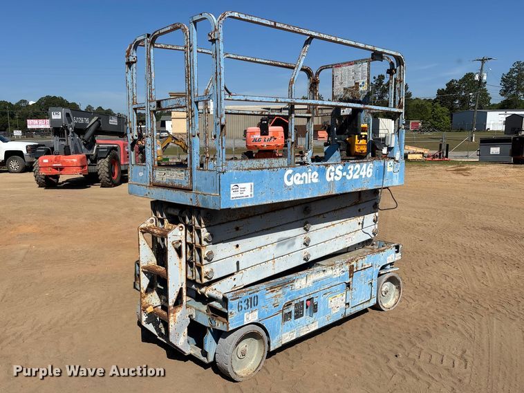 image for item DU0467 2014 Genie GS-3246 scissor lift