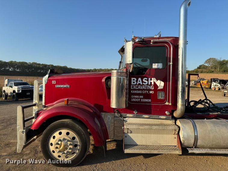 image for item DU3503 1997 Kenworth W900 semi truck