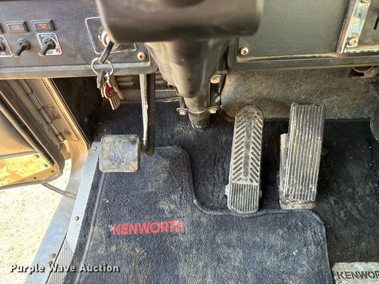 image for item DU3503 1997 Kenworth W900 semi truck