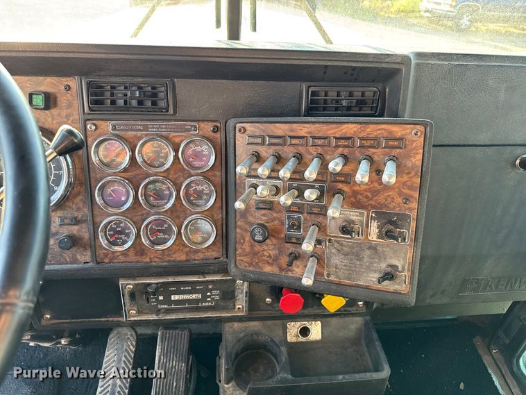 image for item DU3503 1997 Kenworth W900 semi truck