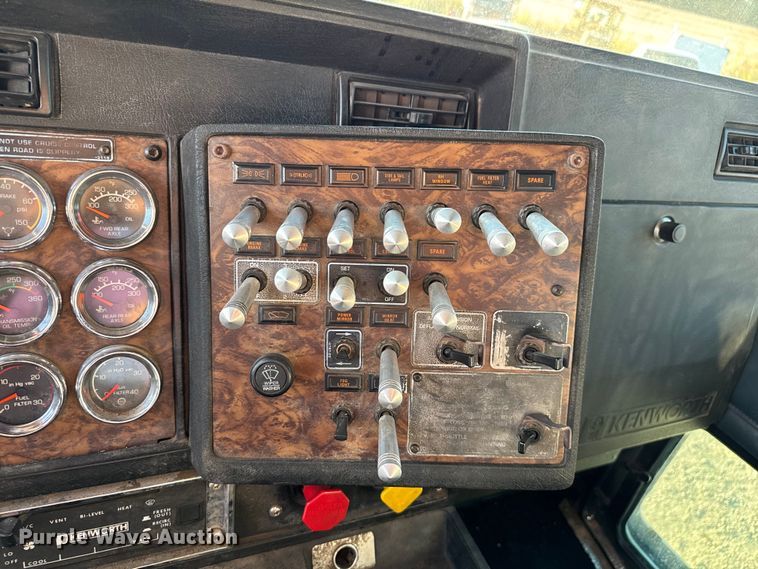 image for item DU3503 1997 Kenworth W900 semi truck