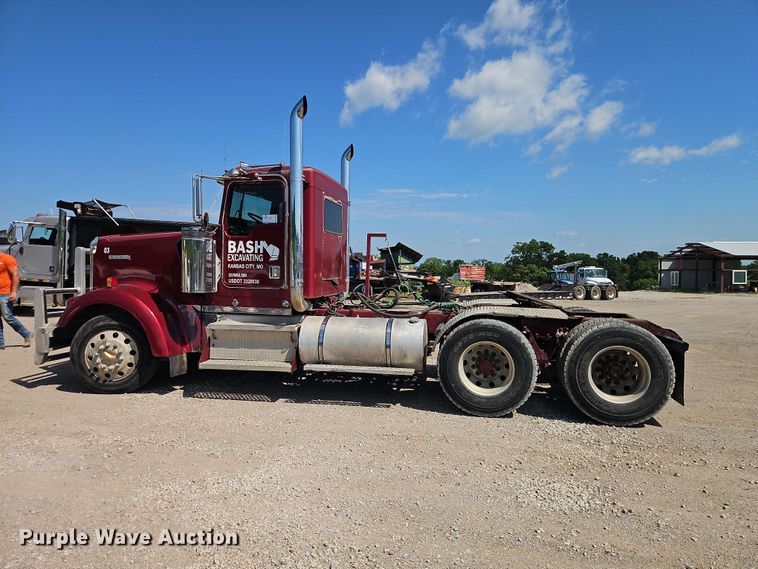 image for item DU3503 1997 Kenworth W900 semi truck