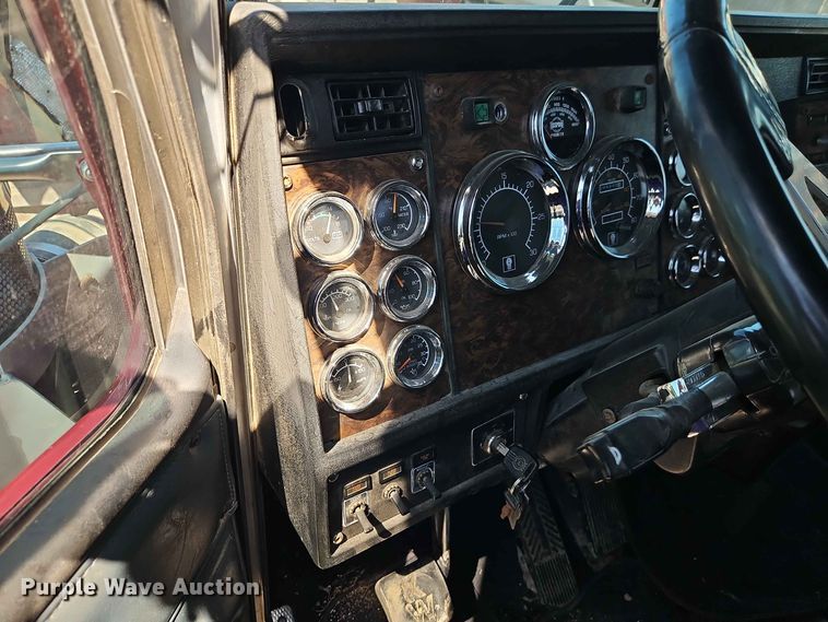 image for item DU3503 1997 Kenworth W900 semi truck