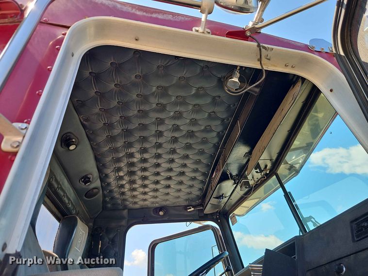 image for item DU3503 1997 Kenworth W900 semi truck