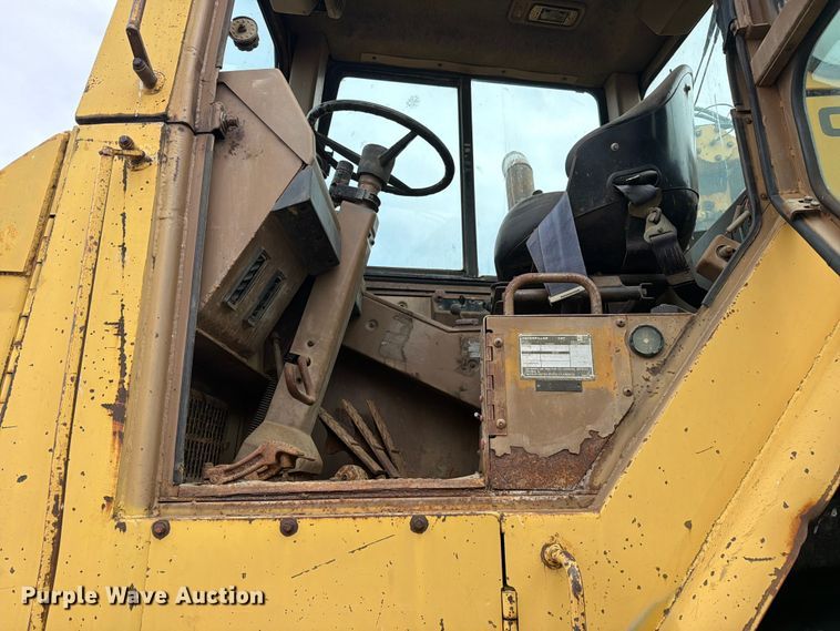 image for item DU5750 1986 Caterpillar 637E conventional scraper 
