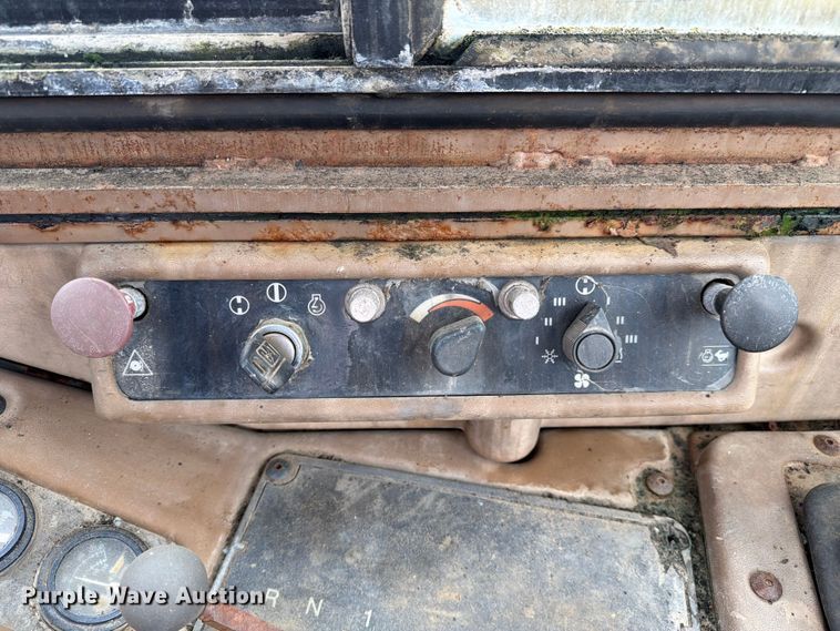 image for item DU5750 1986 Caterpillar 637E conventional scraper 