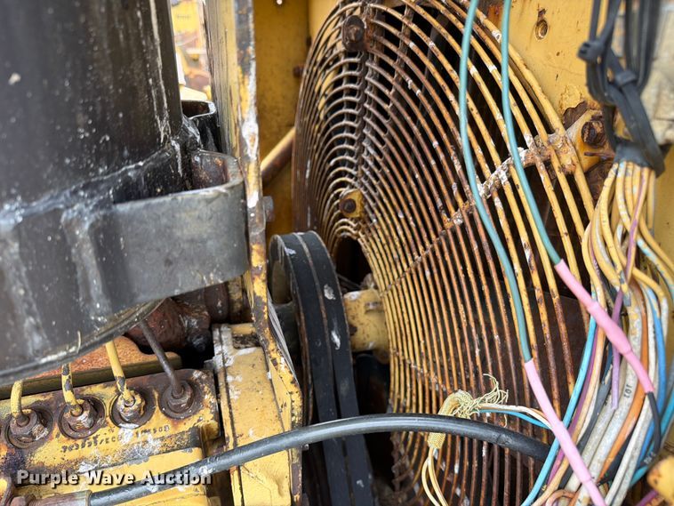 image for item DU5750 1986 Caterpillar 637E conventional scraper 