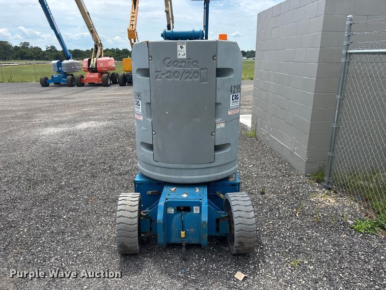 image for item DU6306 2000 Genie Z-30/20N boom lift