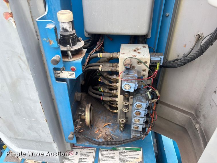 image for item DU6306 2000 Genie Z-30/20N boom lift