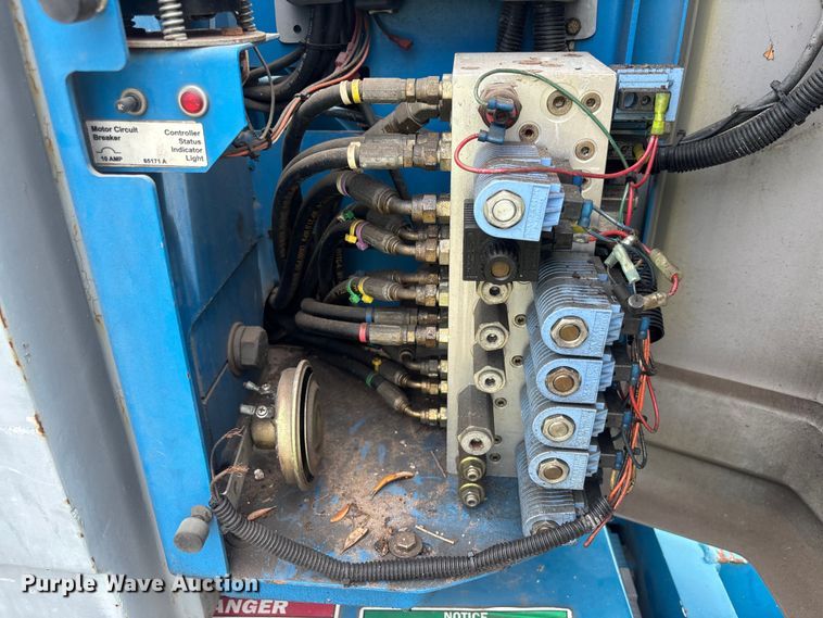 image for item DU6306 2000 Genie Z-30/20N boom lift