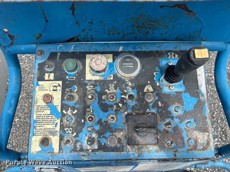 image for item DU6306 2000 Genie Z-30/20N boom lift