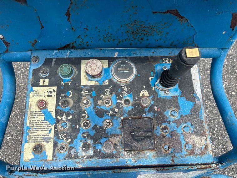 image for item DU6306 2000 Genie Z-30/20N boom lift