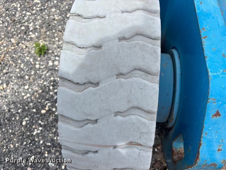 image for item DU6306 2000 Genie Z-30/20N boom lift