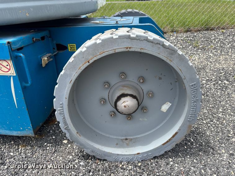 image for item DU6306 2000 Genie Z-30/20N boom lift