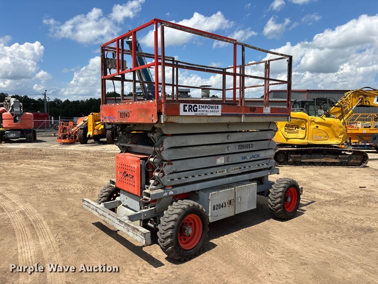 image for item DU6365 Skyjack SJ8243 scissor lift