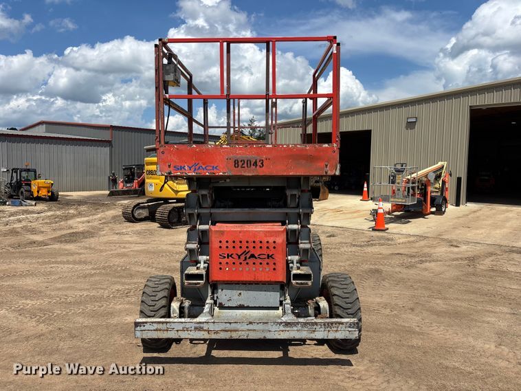 image for item DU6365 Skyjack SJ8243 scissor lift