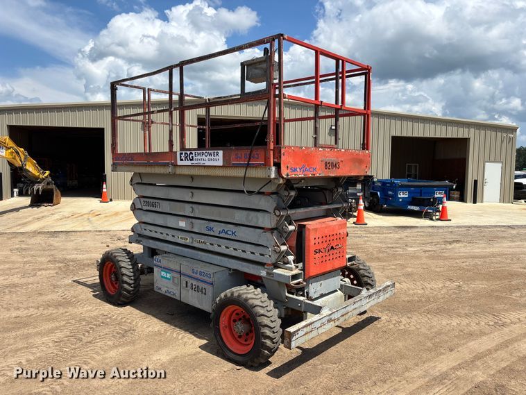 image for item DU6365 Skyjack SJ8243 scissor lift