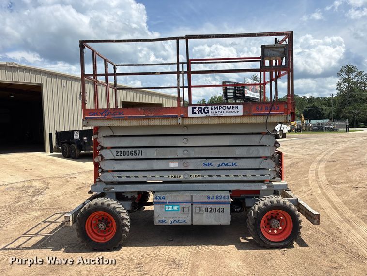 image for item DU6365 Skyjack SJ8243 scissor lift