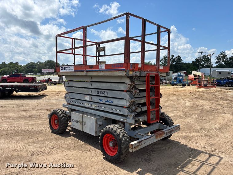 image for item DU6365 Skyjack SJ8243 scissor lift