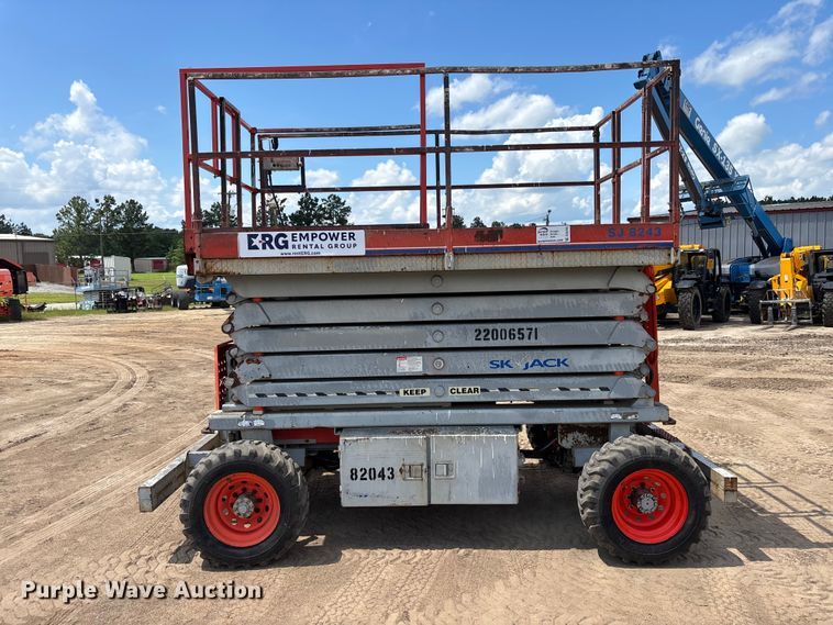 image for item DU6365 Skyjack SJ8243 scissor lift