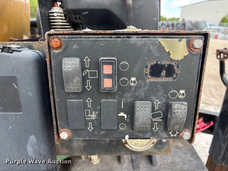 image for item DU6366 2018 McLaughlin V25G vacuum trailer