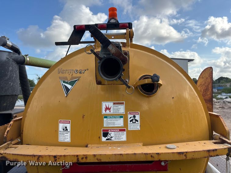 image for item DU6366 2018 McLaughlin V25G vacuum trailer