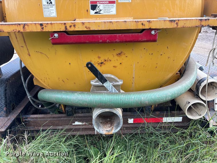 image for item DU6366 2018 McLaughlin V25G vacuum trailer