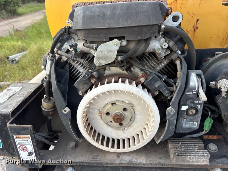 image for item DU6366 2018 McLaughlin V25G vacuum trailer