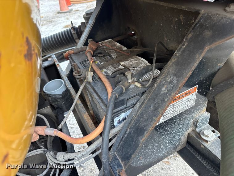 image for item DU6366 2018 McLaughlin V25G vacuum trailer