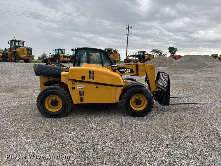 image for item DV2027 2012 Caterpillar TH255 telehandler