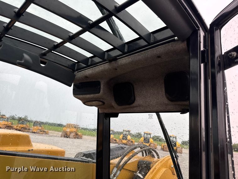 image for item DV2027 2012 Caterpillar TH255 telehandler