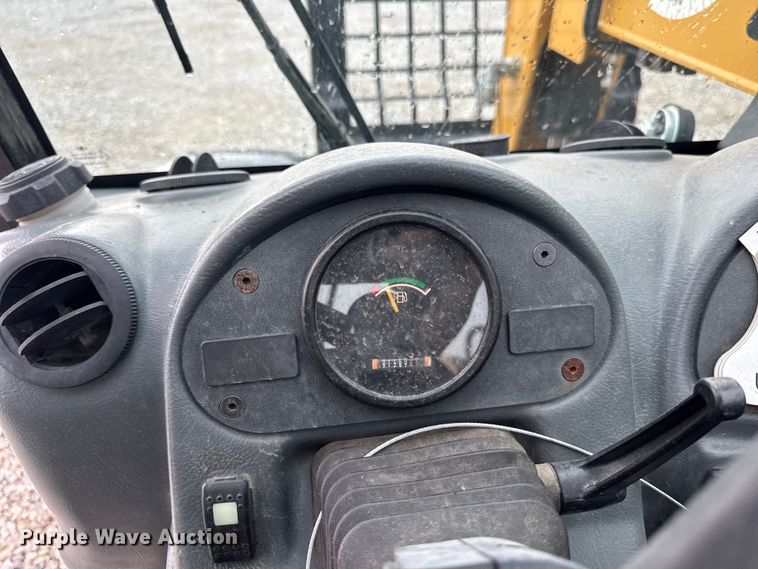 image for item DV2027 2012 Caterpillar TH255 telehandler