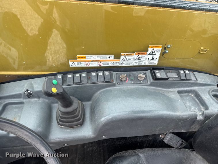 image for item DV2027 2012 Caterpillar TH255 telehandler