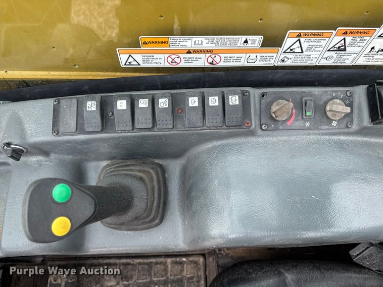 image for item DV2027 2012 Caterpillar TH255 telehandler
