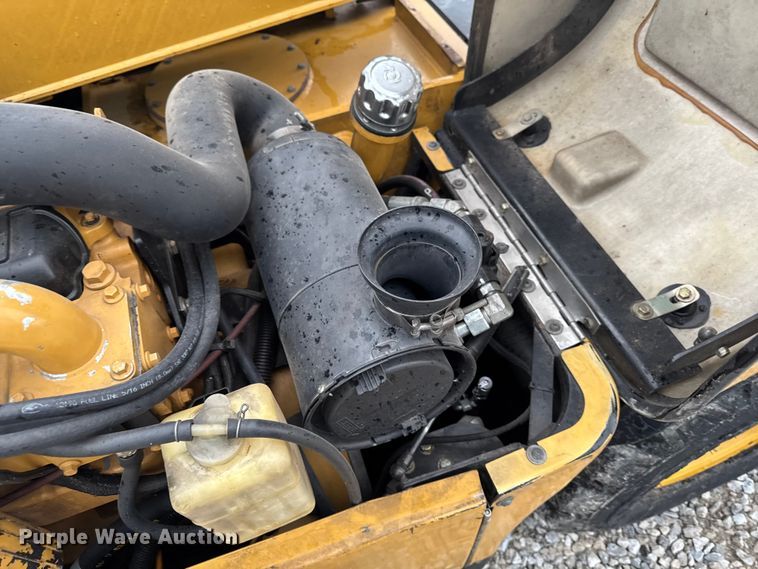 image for item DV2027 2012 Caterpillar TH255 telehandler