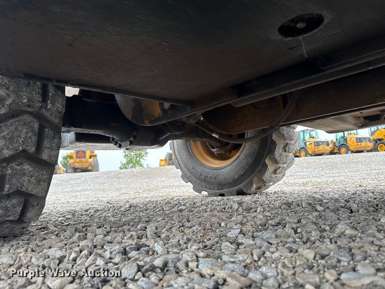 image for item DV2027 2012 Caterpillar TH255 telehandler