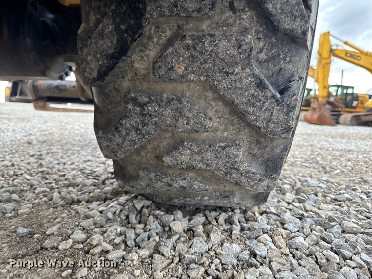 image for item DV2027 2012 Caterpillar TH255 telehandler