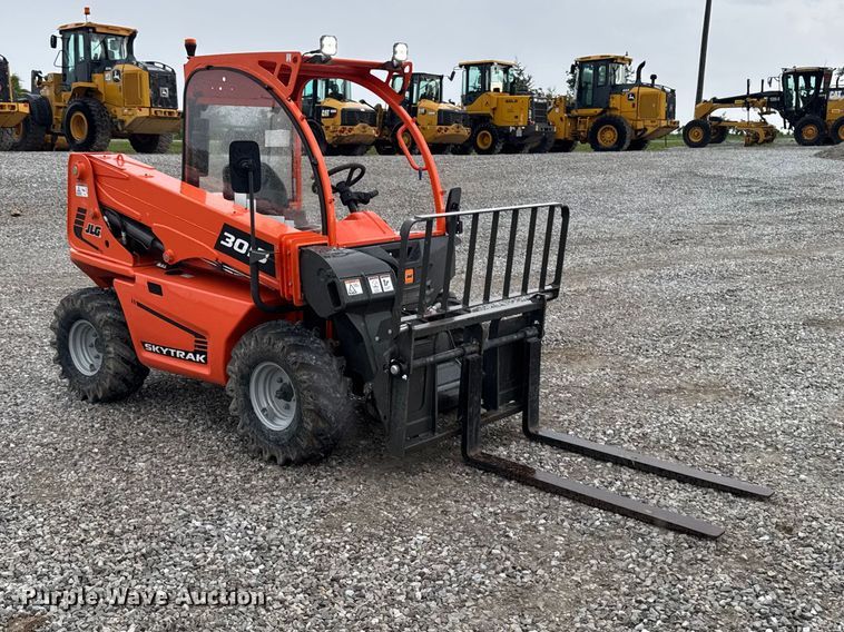 image for item DV2033 2003 JLG 3013 telehandler