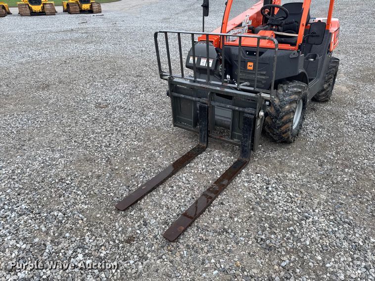 image for item DV2033 2003 JLG 3013 telehandler