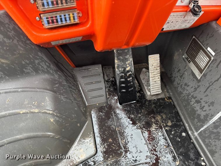 image for item DV2033 2003 JLG 3013 telehandler