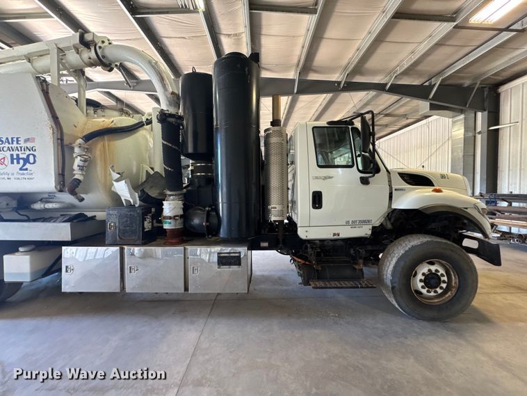 image for item DV2039 2011 International WorkStar 7300 hydrovac truck