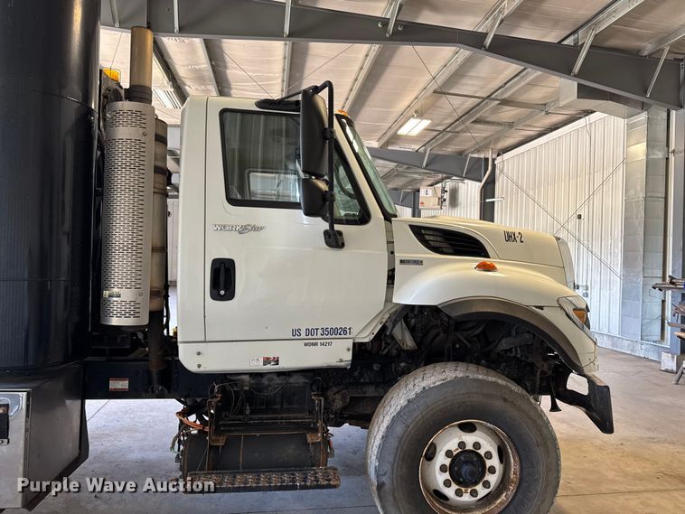 image for item DV2039 2011 International WorkStar 7300 hydrovac truck